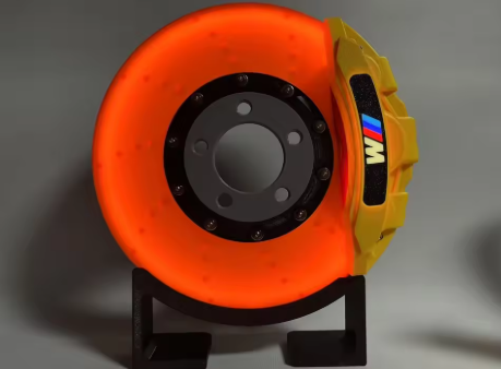 Ozdobna Tarcza Hamulcowa LED BMW– Nowoczesna Dekoracja do Pokoju, Biura lub Warsztatu